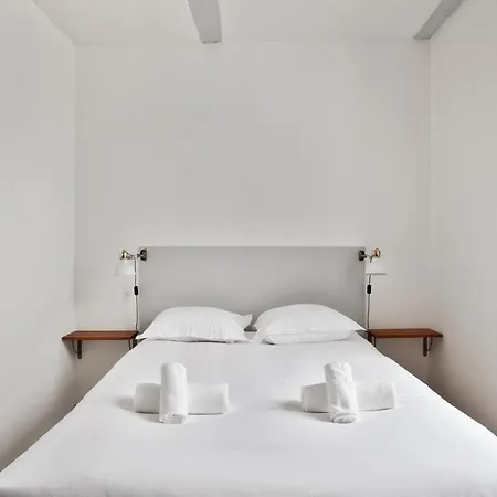 Large And Charming Studio In The Heart Of La Rochelle - Welkeys *