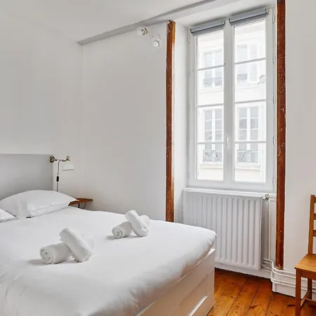 Large And Charming Studio In The Heart Of La Rochelle - Welkeys * La Rochelle (Charente-Maritime)