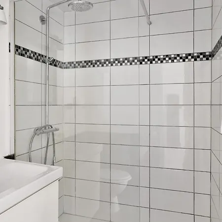 Large And Charming Studio In The Heart Of La Rochelle - Welkeys